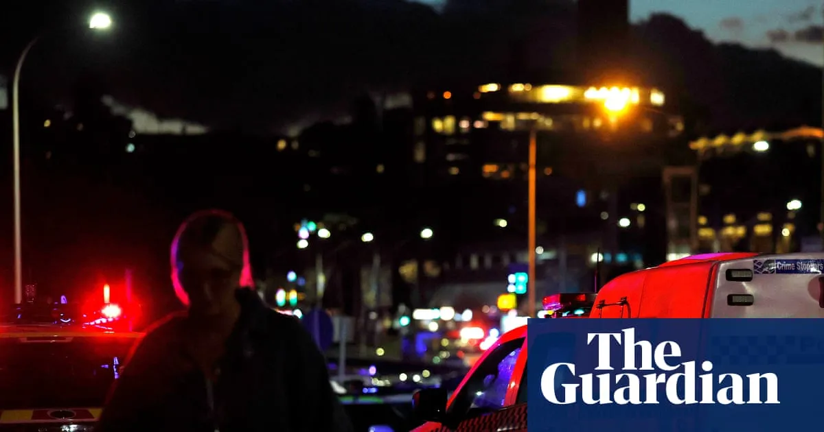 Bondi beach mass shooting: 10 people killed after gunshots fired at Sydney park hosting Jewish festival