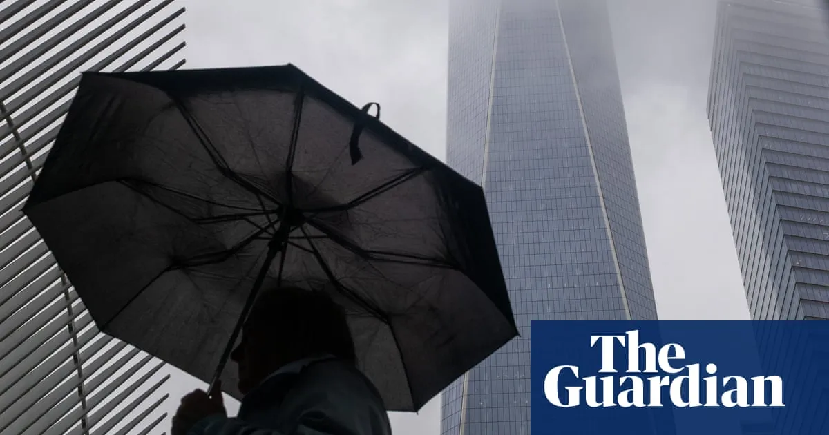 Half a million lose power as storm lashes US from midwest to east coast