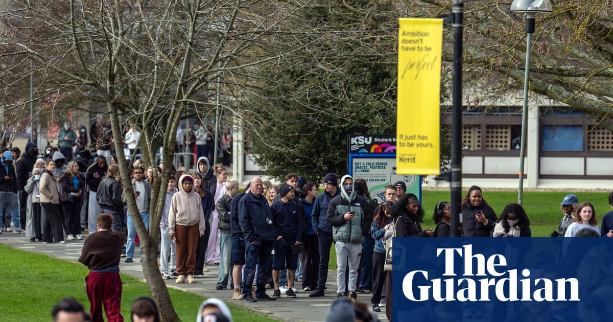 Pharmacies in England report surge in demand for meningitis jab