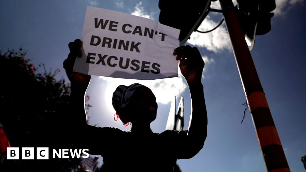 South Africans say criminal gangs are exploiting the water crisis