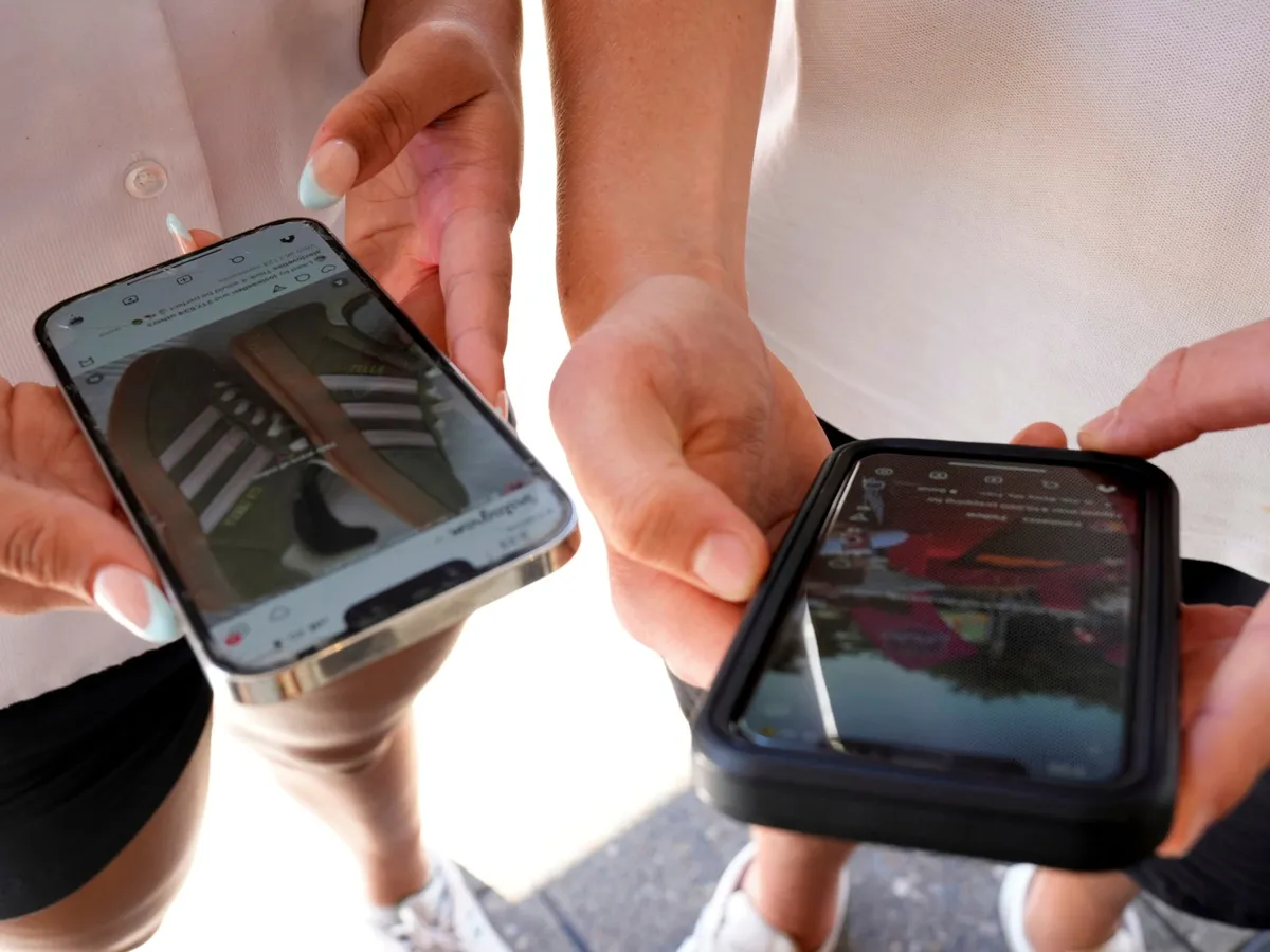 Social media making young people less happy, report finds
