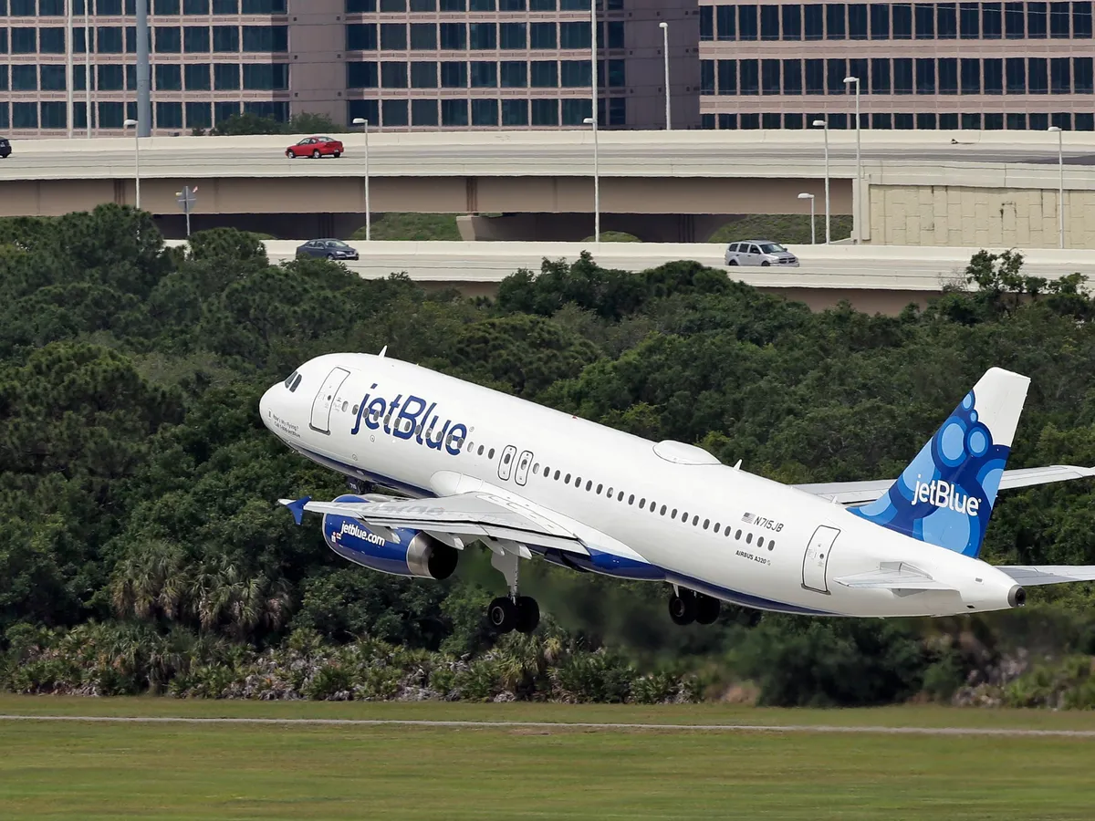 JetBlue flight near Venezuela avoids ‘midair collision’ with US tanker