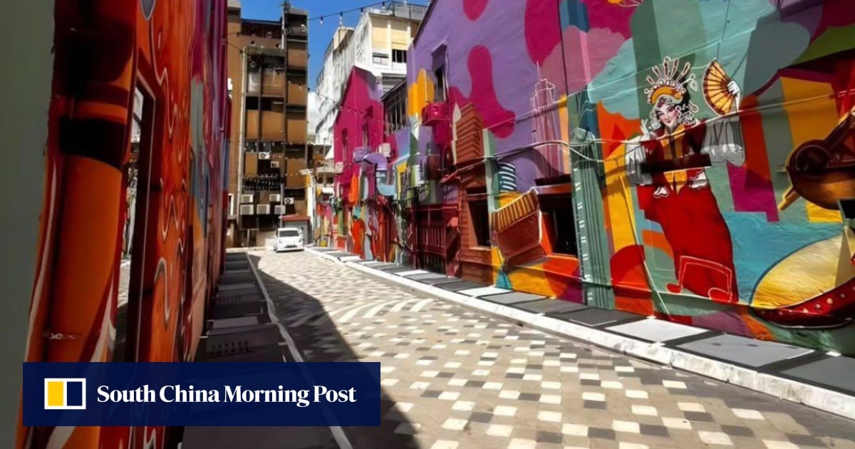 Some tourists in Malaysia make most of Mideast flight mess as others scramble to get home