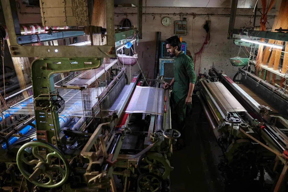 India cooking gas crisis forces exodus of textile workers
