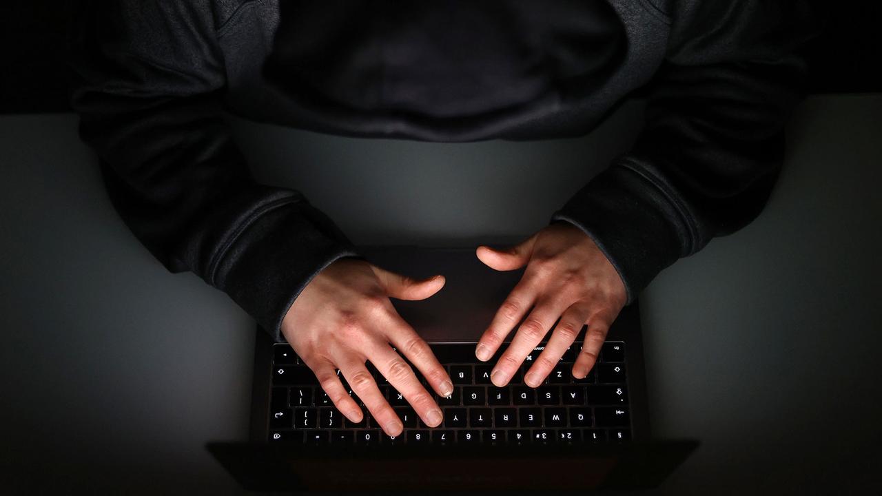 Behörden legen zwei der weltweit größten IT-Schadnetzwerke lahm