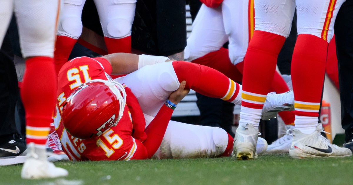 Patrick Mahomes suffers knee injury in Chiefs’ game against Chargers