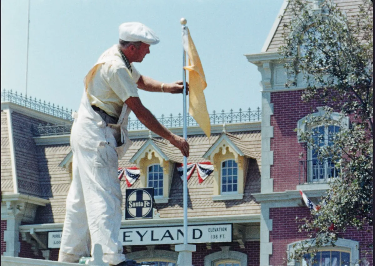 Presupuestos descabellados, huelgas y fugas de gas: el año en el que Walt Disney casi se arruina para construir Disneyland