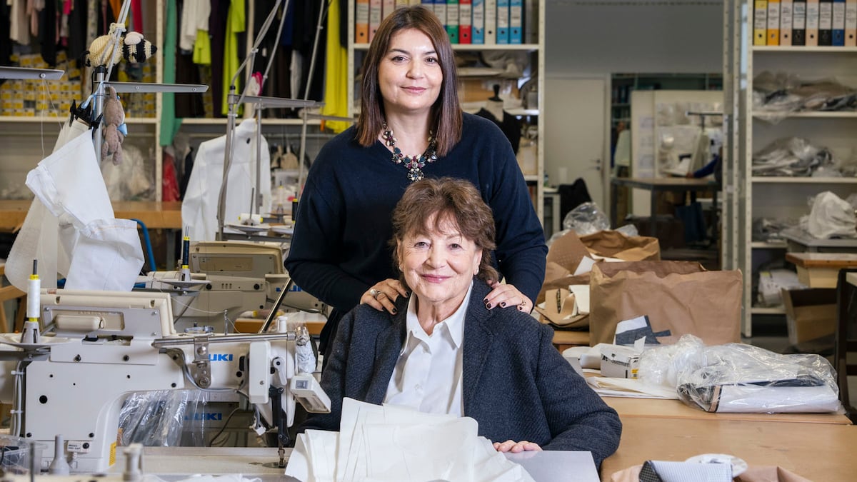 Durante años, madre e hija han cosido para los gigantes del lujo. Ahora lo hacen para su propia firma