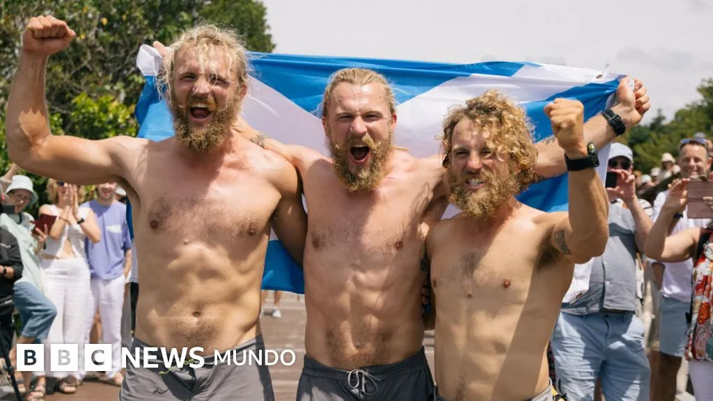 Los 3 hermanos que lograron la hazaña de remar 15.000 km desde Perú a Australia