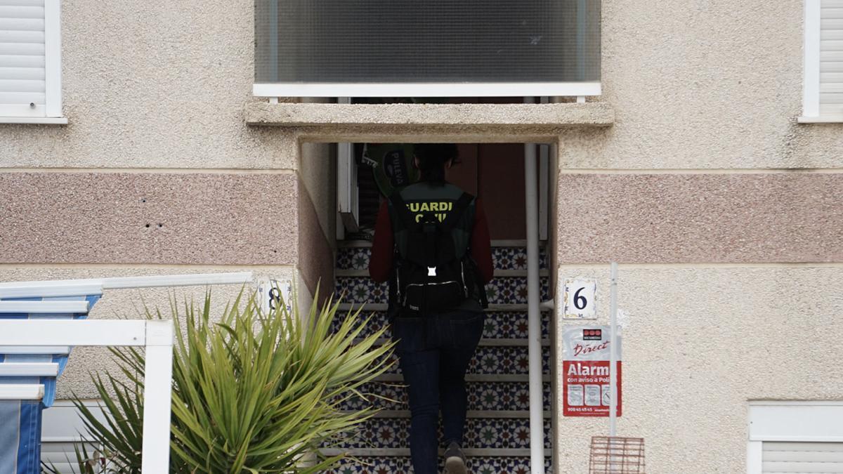 
                      La Guardia Civil investiga el asesinato por violencia vicaria de una niña de 3 años en Torrevieja
                  