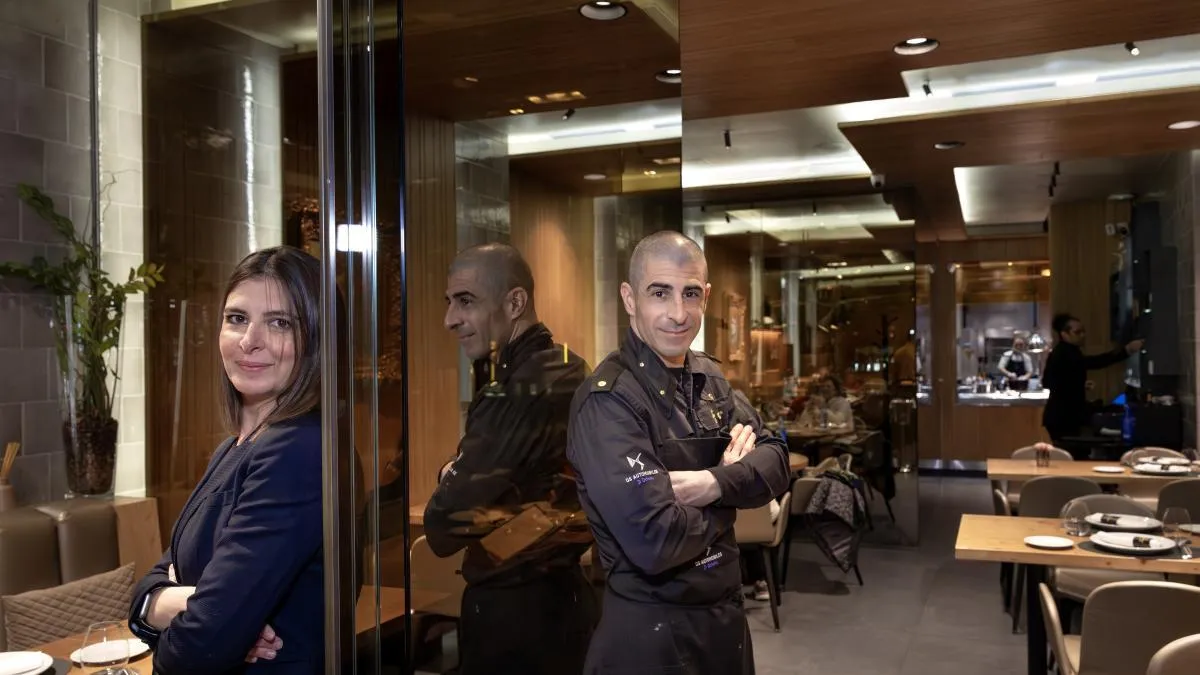 
                                                    Todas las vidas de La Taverna del Clínic
                                                