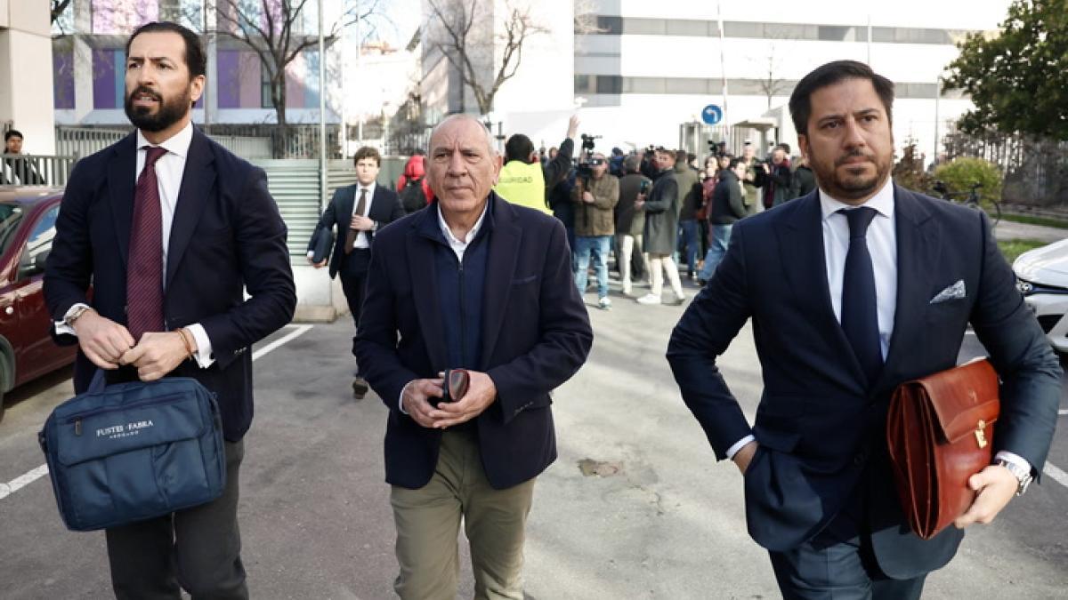 
                                                                                      Las dos versiones del audio del ex dao: “Adiós cariño, nos vemos el domingo”
                                                                                  