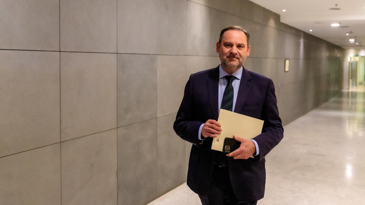 
                                                                                        El Supremo acuerda investigar el patrimonio de Ábalos y Koldo por no pagar la fianza de 60.000 euros
                                                                                    