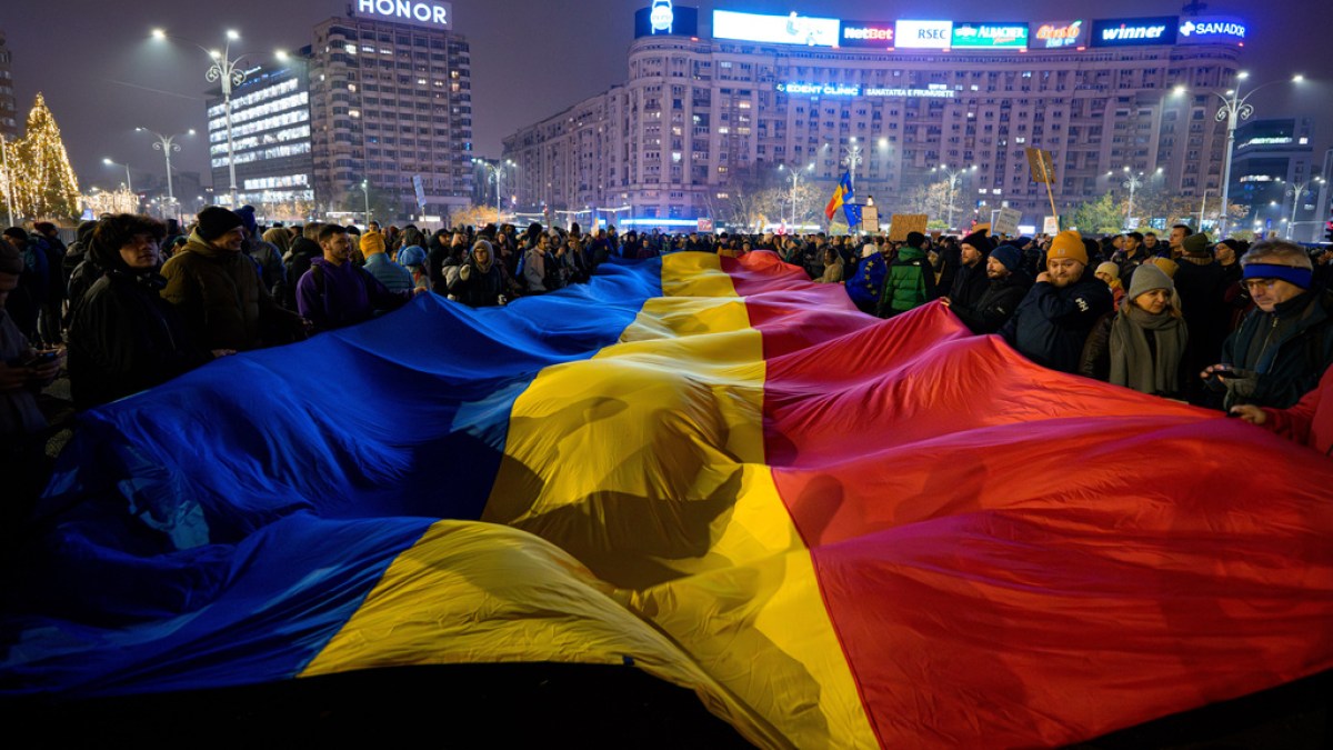 Romanians mount mass protests over judicial corruption