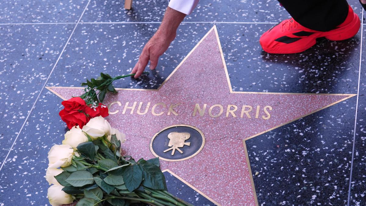 Emotivas despedidas a Chuck Norris por parte de Stallone, Van Damme y más estrellas