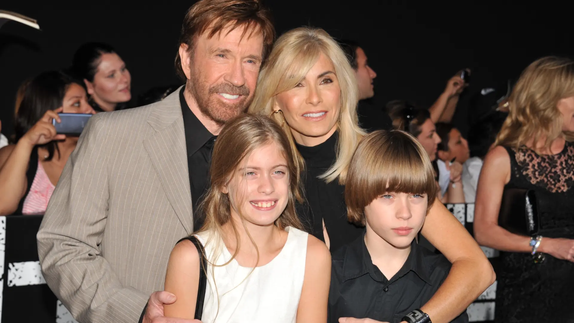 
         Reacciones a la muerte de Chuck Norris, de su familia a los otros 'duros' de Hollywood: "Un gran hombre y un campeón" 
    