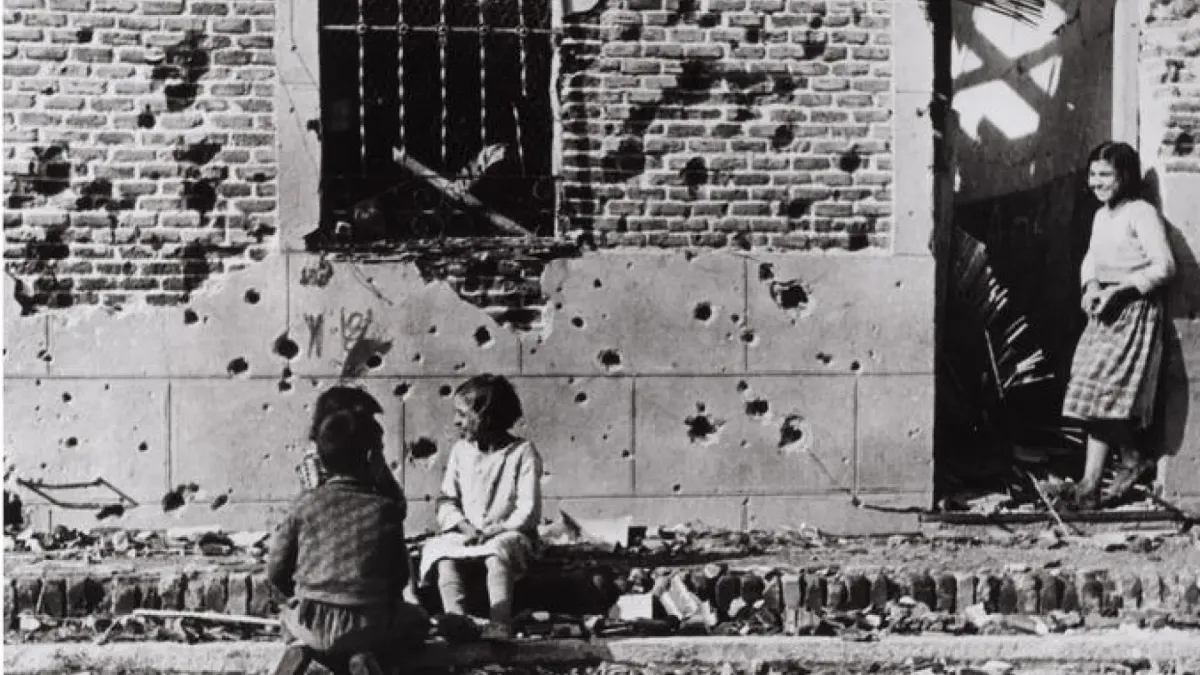 
         Peironcely 10, "el Beti Jai vallecano": el dilema entre homenajear a Capa o conservar la icónica fachada como un centro cultural 
    