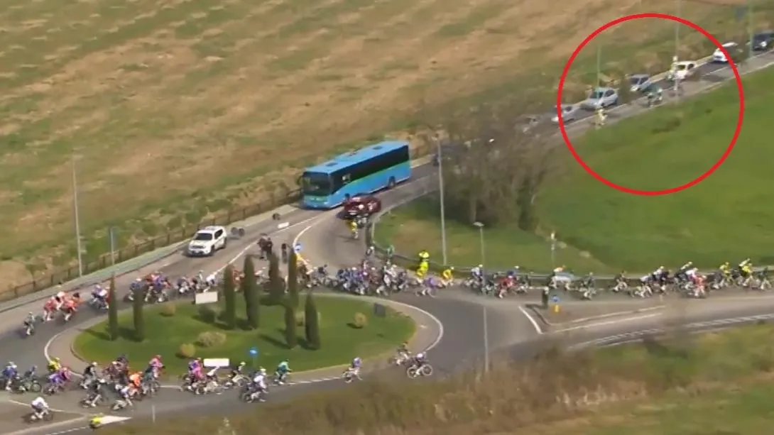 Milan-San Remo : un groupe de coureurs lance une échappée... mais se trompe de route
