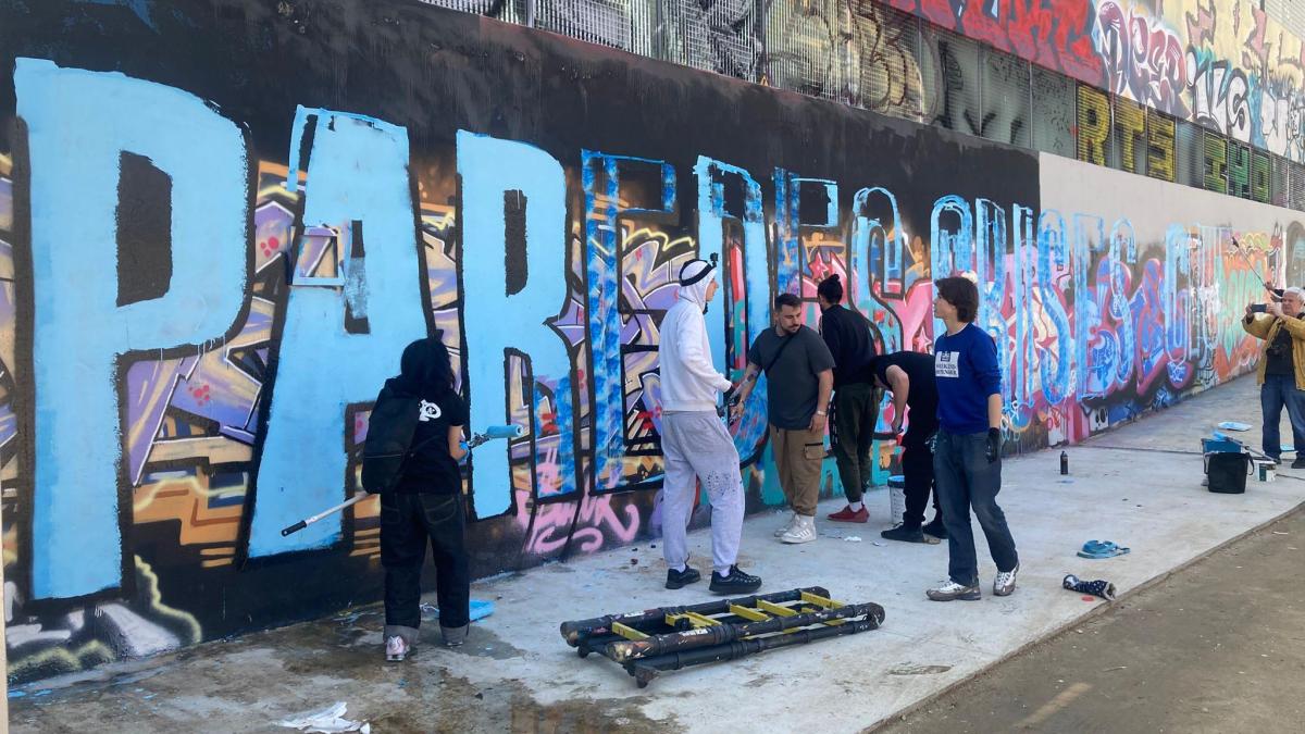 
                                      Artistas urbanos piden a Collboni que les deje pintar en Les Tres Xemeneies
                                  