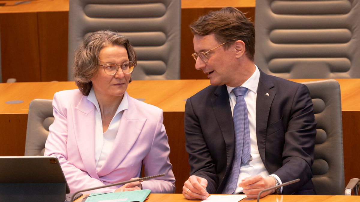 NRW-Ministerin Ina Scharrenbach: Mitarbeiter klagen über Machtmissbrauch - »Diese Frau hat mich zerstört«