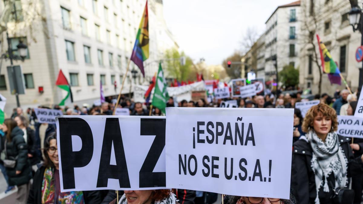 
                                “No a la guerra”, medalla española y una selección de imágenes del primer sábado primaveral
                            