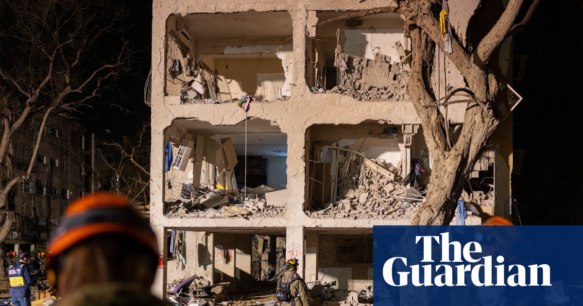 Almost 100 wounded in Iranian missile strikes on southern Israel