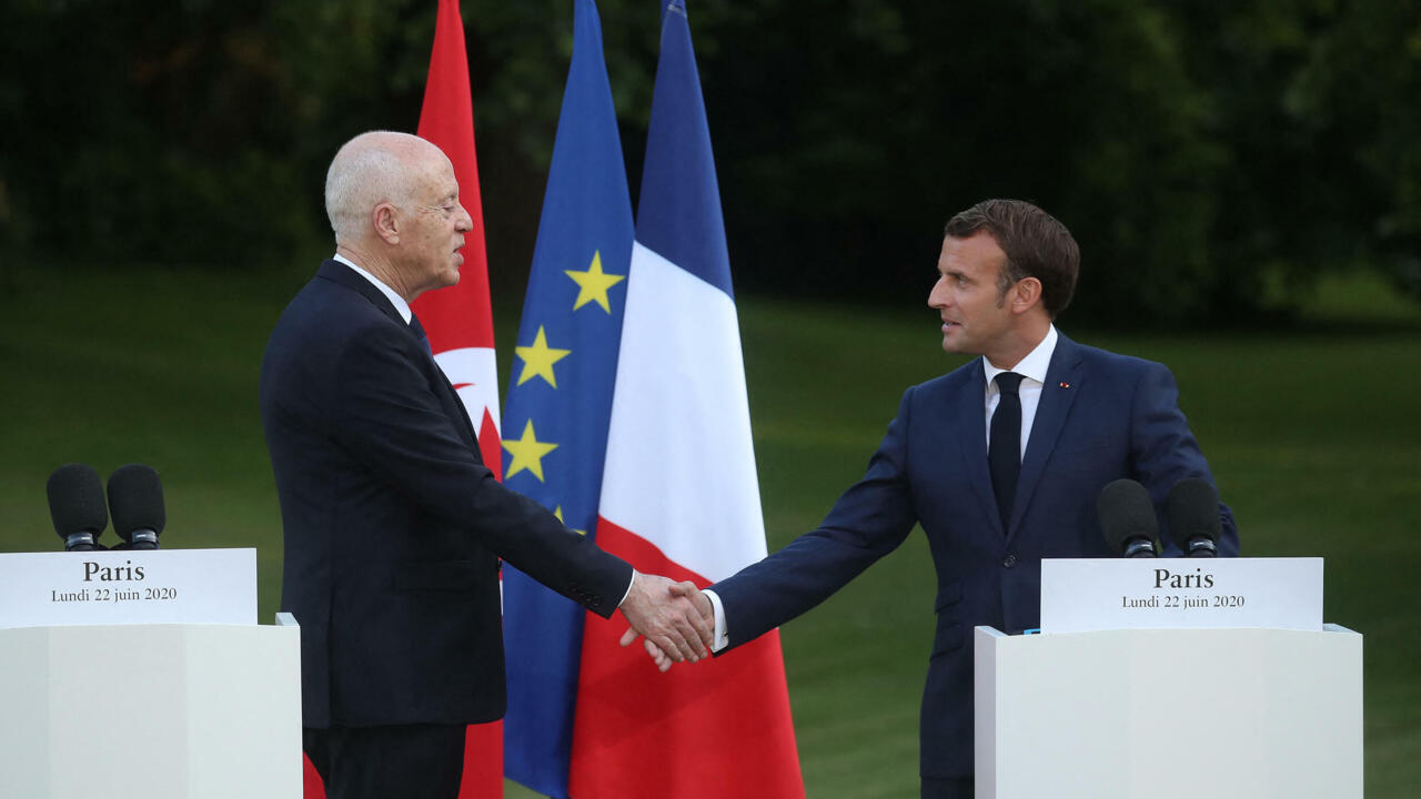 Tunisie: l'immigration au centre de l'entretien téléphonique entre les présidents Saïed et Macron