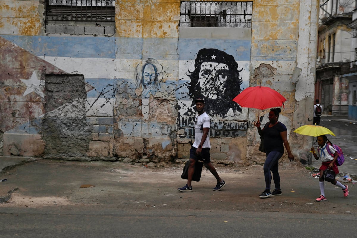 El entierro colectivo de la Revolución cubana: “Estoy viendo morir mis sueños”
