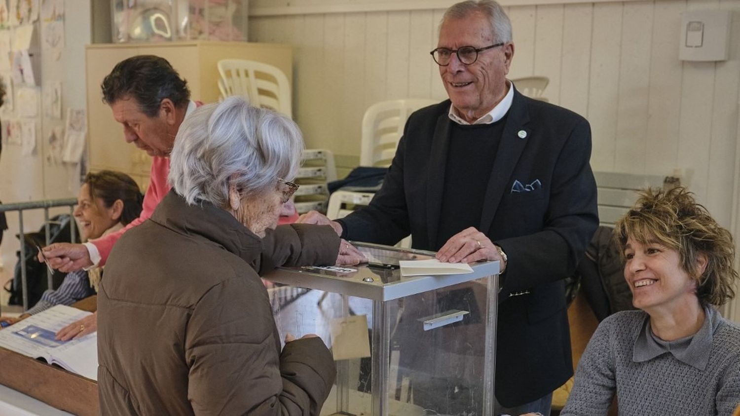 Municipales 2026 : le 2d tour débute avec l'ouverture des bureaux de vote à 8 heures dans l'Hexagone, suivez la journée d'élections avec nous