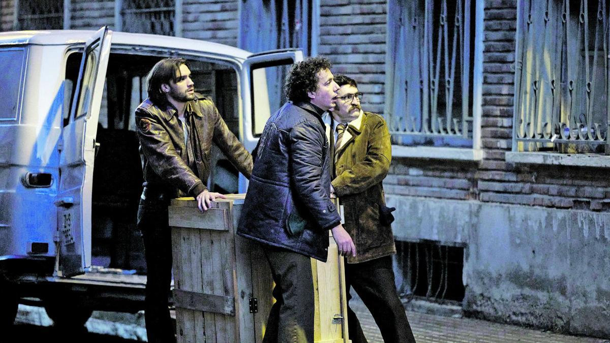 
                                      Tres hombres corrientes, un secuestro y demasiados errores: así reinterpreta ‘Por cien millones’ el caso Quini
                                  