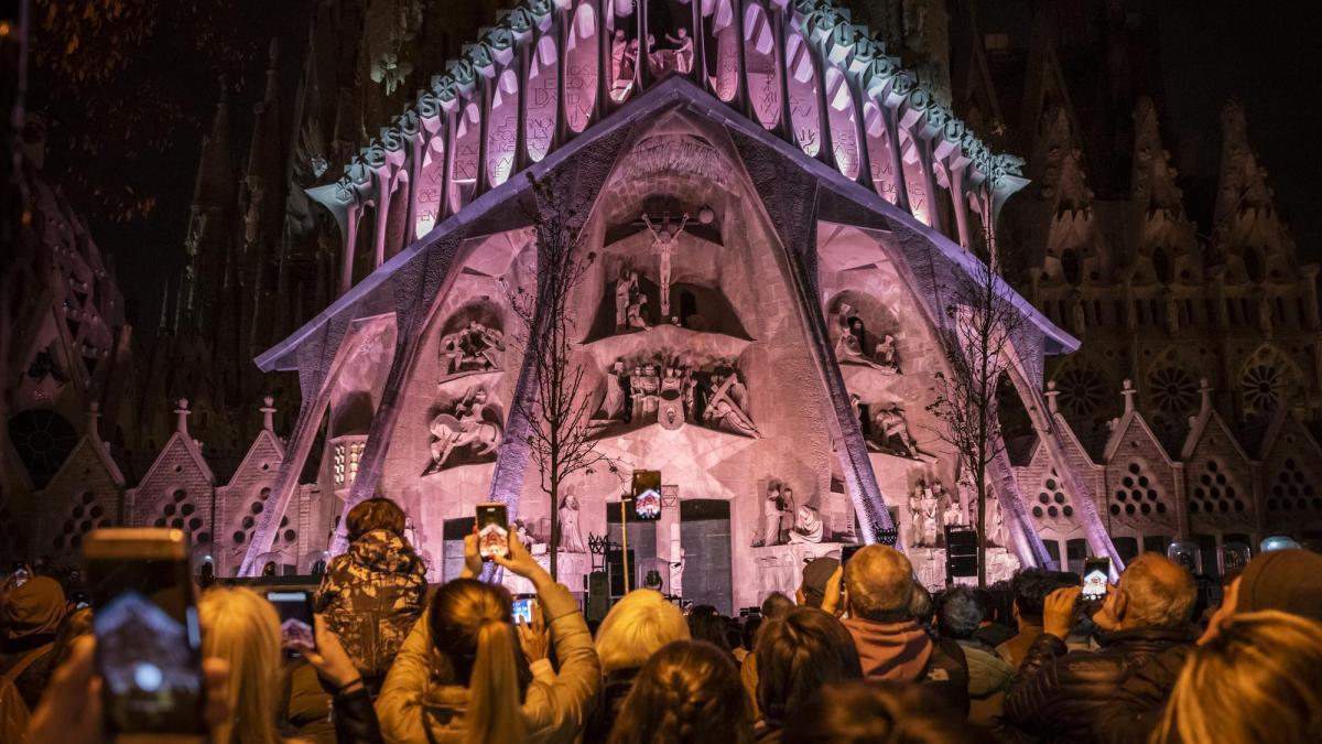 La Sagrada Família pone el foco en la Pasión por Semana Santa