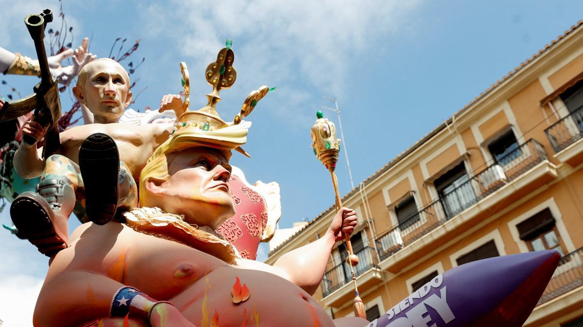 Barcelona también tuvo Fallas, Ninots y Cremà multitudinaria: así fue el inicio y la desaparición de una tradición sorprendente