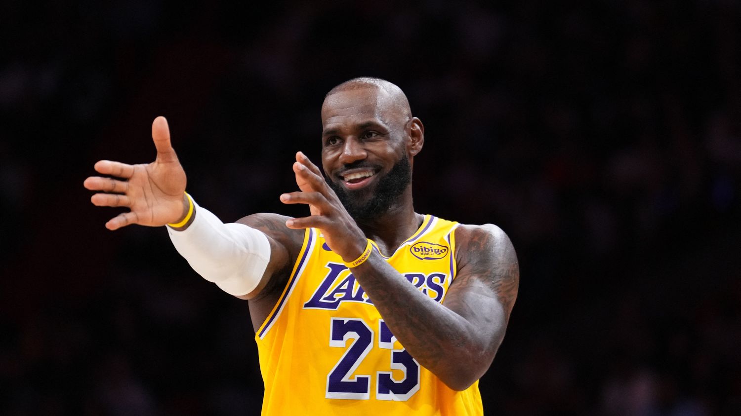 NBA : LeBron James s'empare du record historique de longévité avec 1 612 matchs disputés en saison régulière