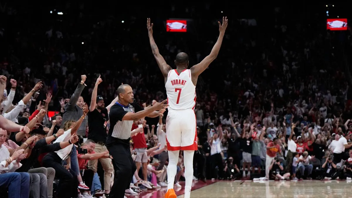 
                                                                   Kevin Durant supera los 32.292 puntos de Michael Jordan en la NBA
                                                               