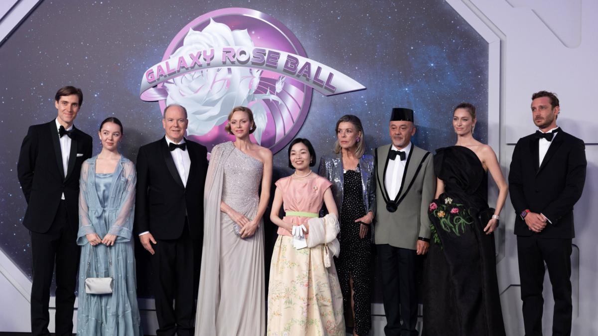 De Mónaco al espacio: así fue la noche más espectacular de los Grimaldi en el traidcional Baile de la Rosa