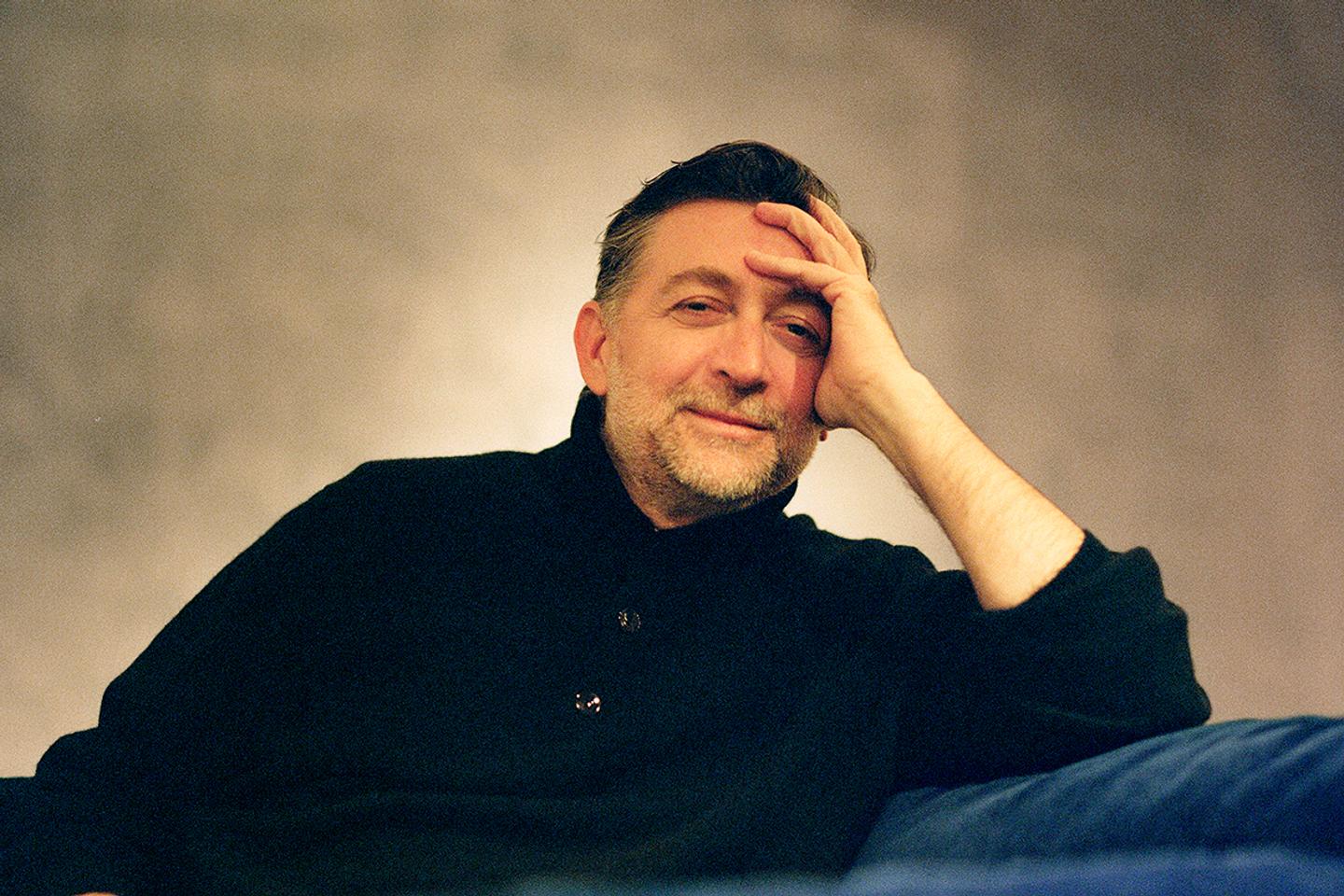 Des shows de Rihanna ou de Beyoncé à la création de meubles, Willo Perron, l’un des designers et directeurs artistiques les plus influents du moment