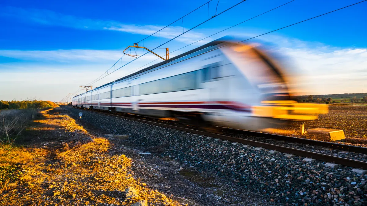 
         La situación de los trenes en España esta Semana Santa: de tramos cortados a limitaciones de velocidad 
    