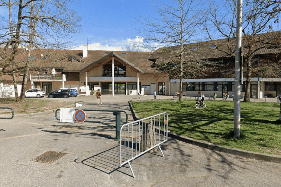 Mort d'un électeur de 81 ans dans un bureau de vote, les trois bureaux d'un gymnase d'Annecy fermés