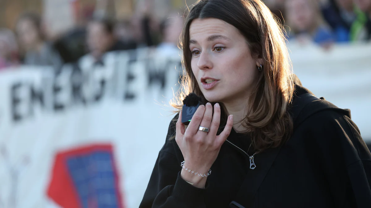 Gewalt gegen Frauen: Fernandes ruft zu Demo auf, auch Neubauer spricht als Betroffene