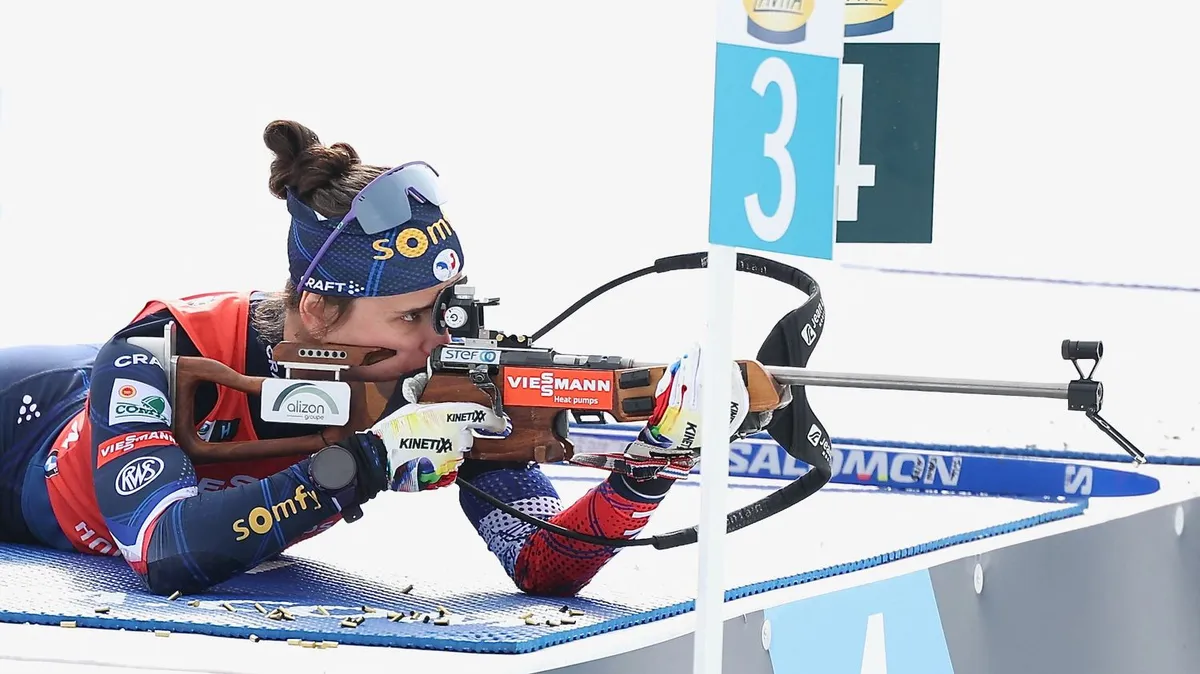 Biathlon : Julia Simon décroche le petit globe de la mass start, carton plein pour les Françaises en Coupe du monde