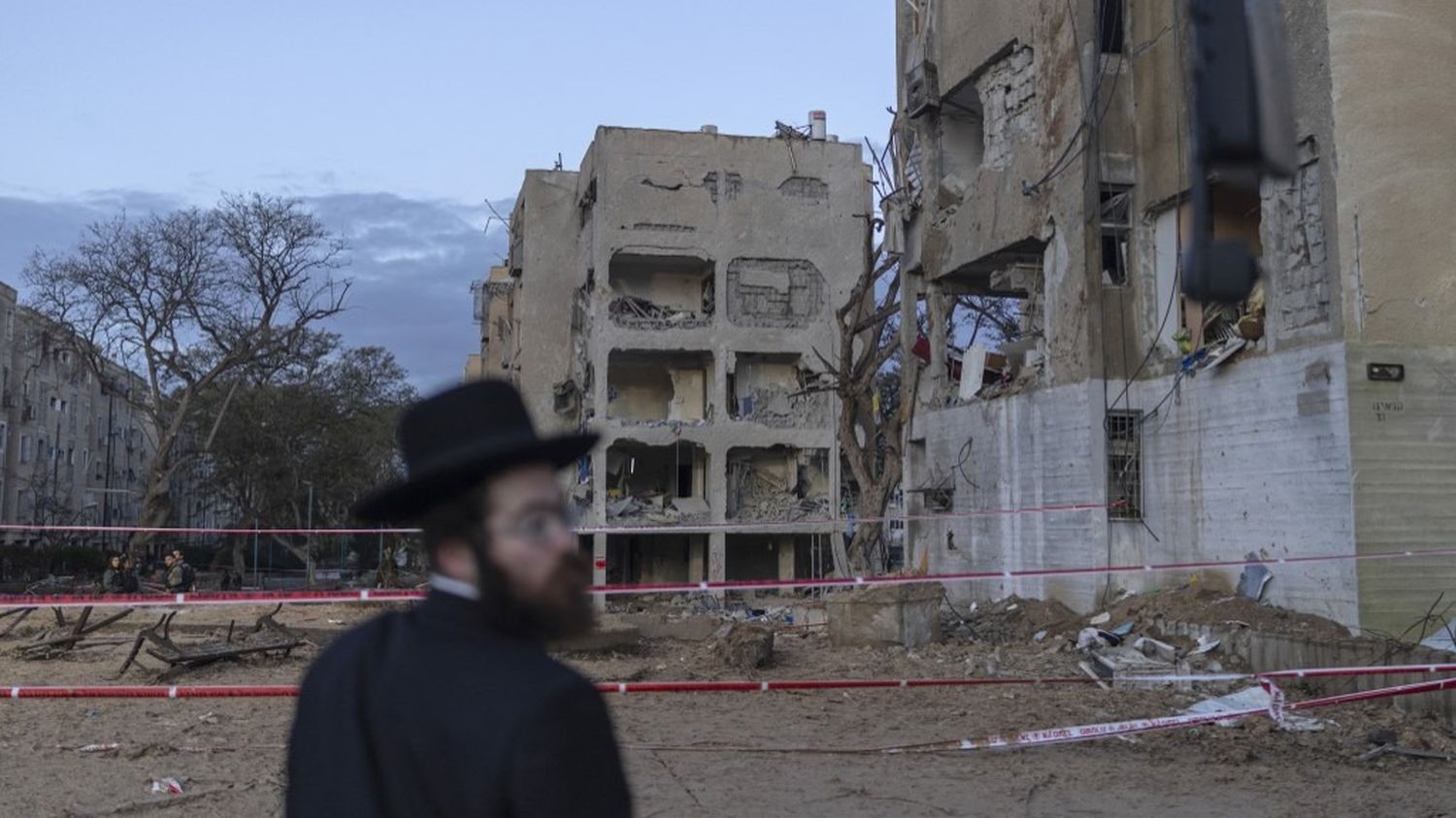 "À Tel-Aviv, nous aurions été bien protégés" : la colère des habitants d’Arad dans le sud d'Israël, ciblée par les missiles iraniens