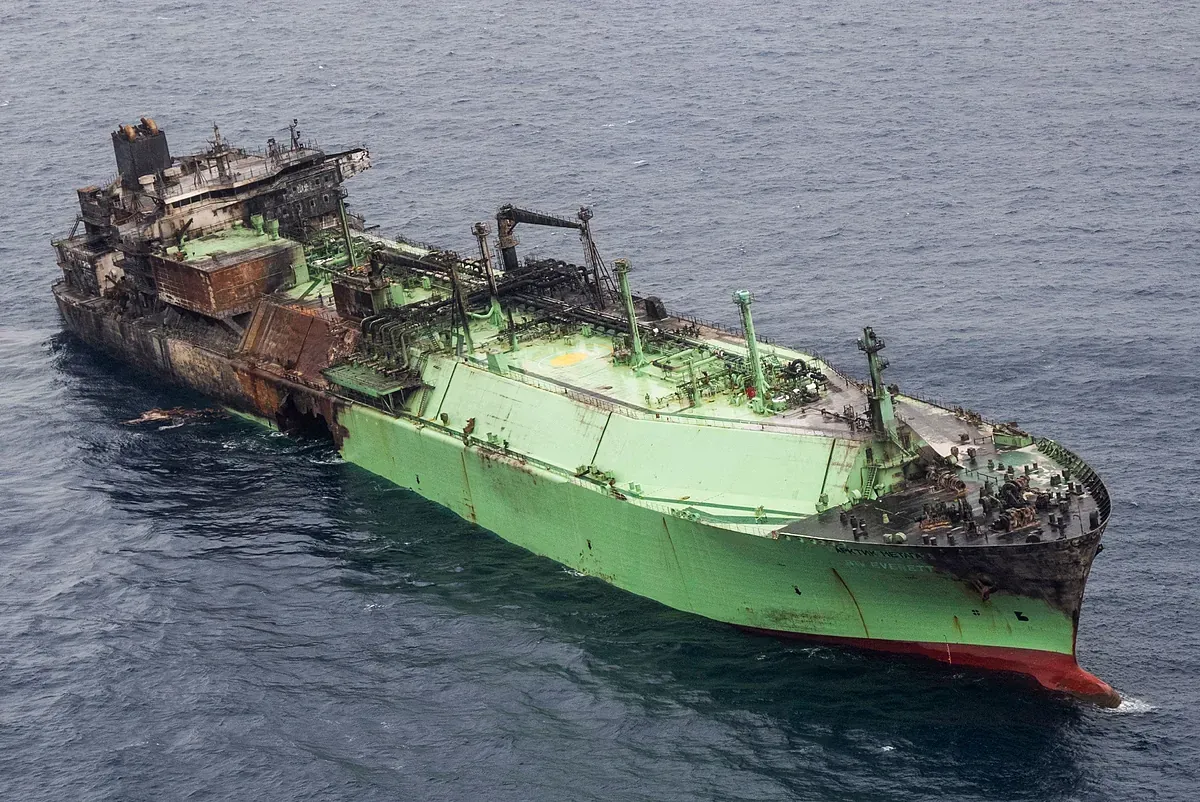 La ONG Sea Watch sobrevuela el buque ruso a la deriva en el Mediterráneo y advierte de que es "una bomba medioambiental"