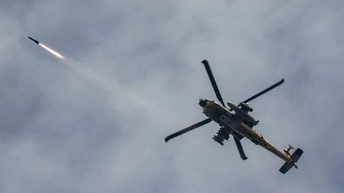 
              Israel ordena destruir viviendas y puentes en el Líbano cercanos a su frontera
          