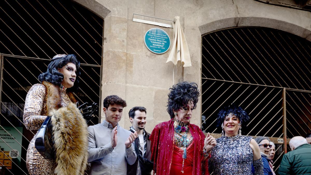 Barcelona recuerda a Carmen de Mairena con una placa en su casa del Raval