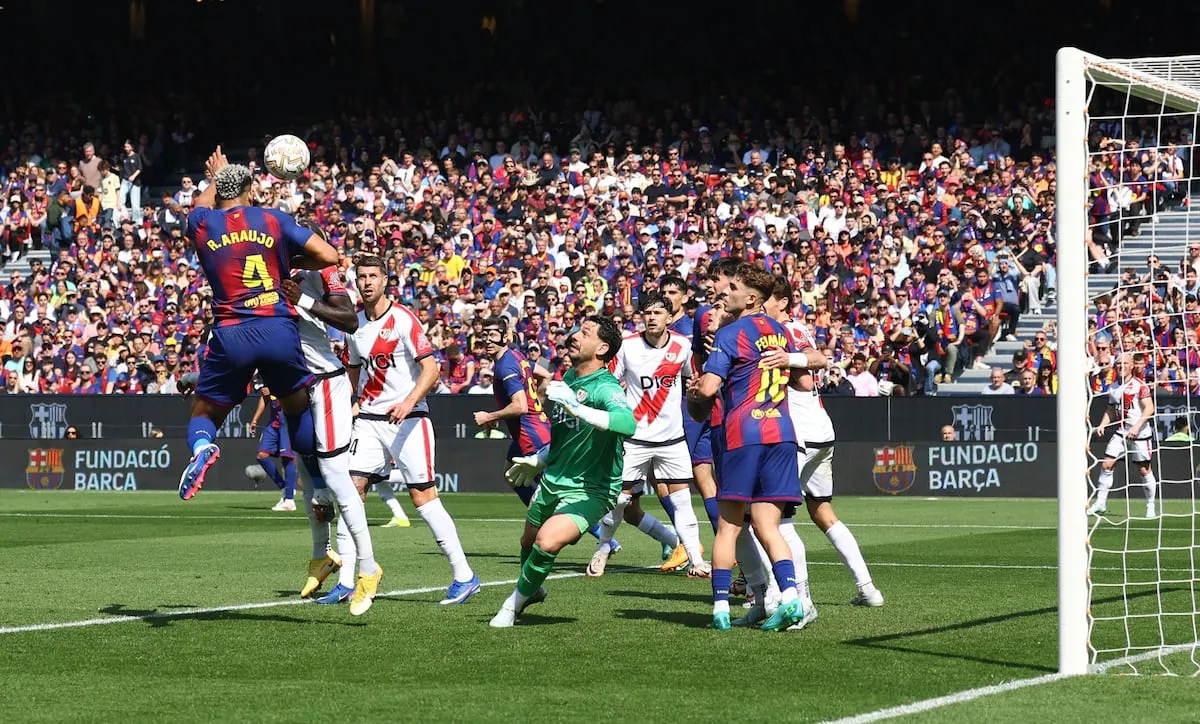 Barcelona - Rayo en directo | El Barça no cierra el partido y Joan García salva dos goles cantados