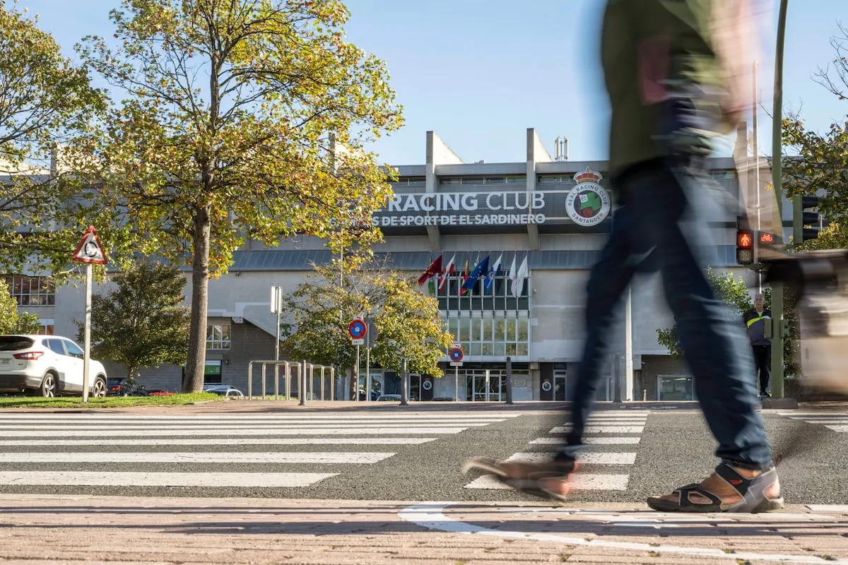 Muere un aficionado del Racing tras ser agredido por un hombre que vestía la camiseta del Albacete 
