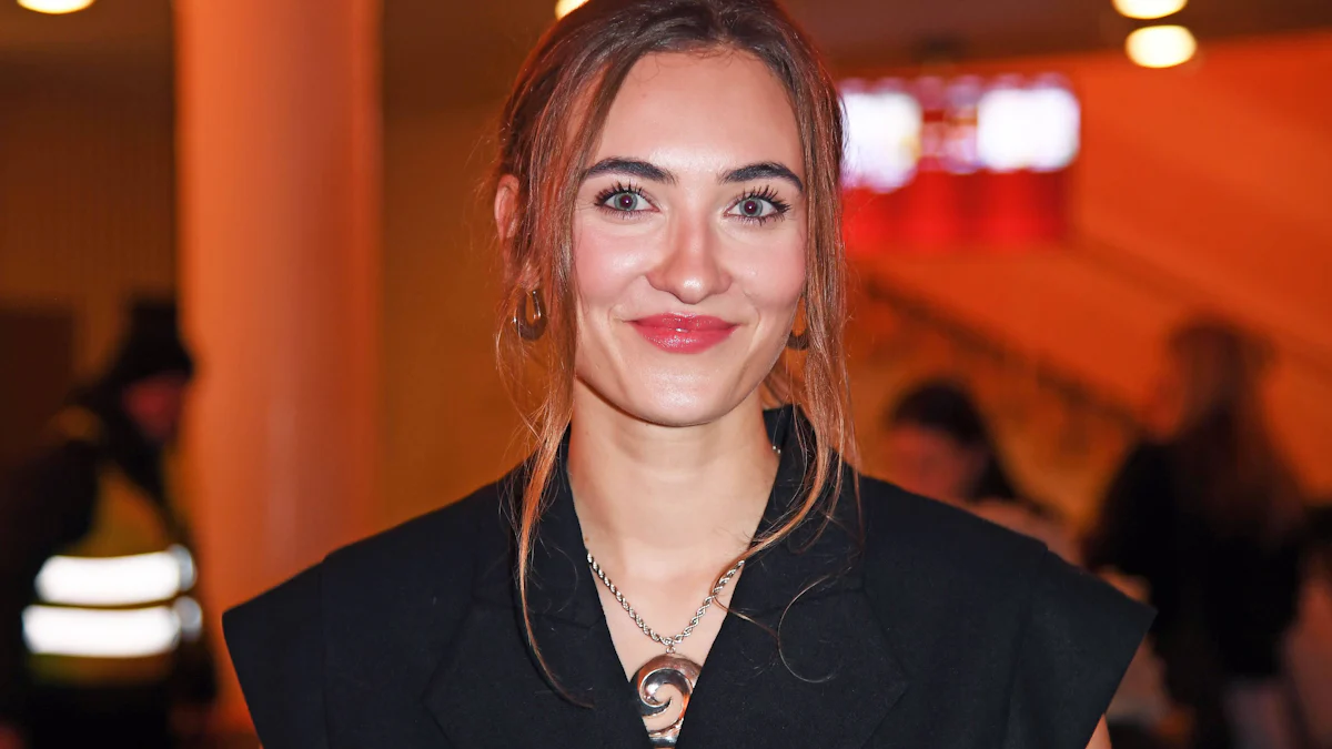 Leute: Ganz ohne Hilfe des berühmten Papas