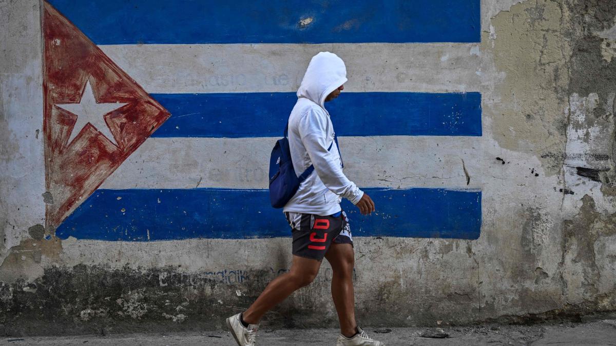 
                  Cuba afirma que sus fuerzas armadas ya se preparan para un posible ataque de EE.UU.
              