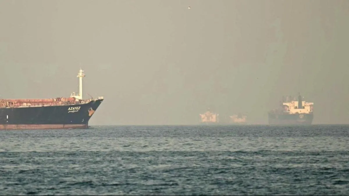 
          Irán amenaza con cerrar totalmente Ormuz si Trump bombardea su sector energético
      