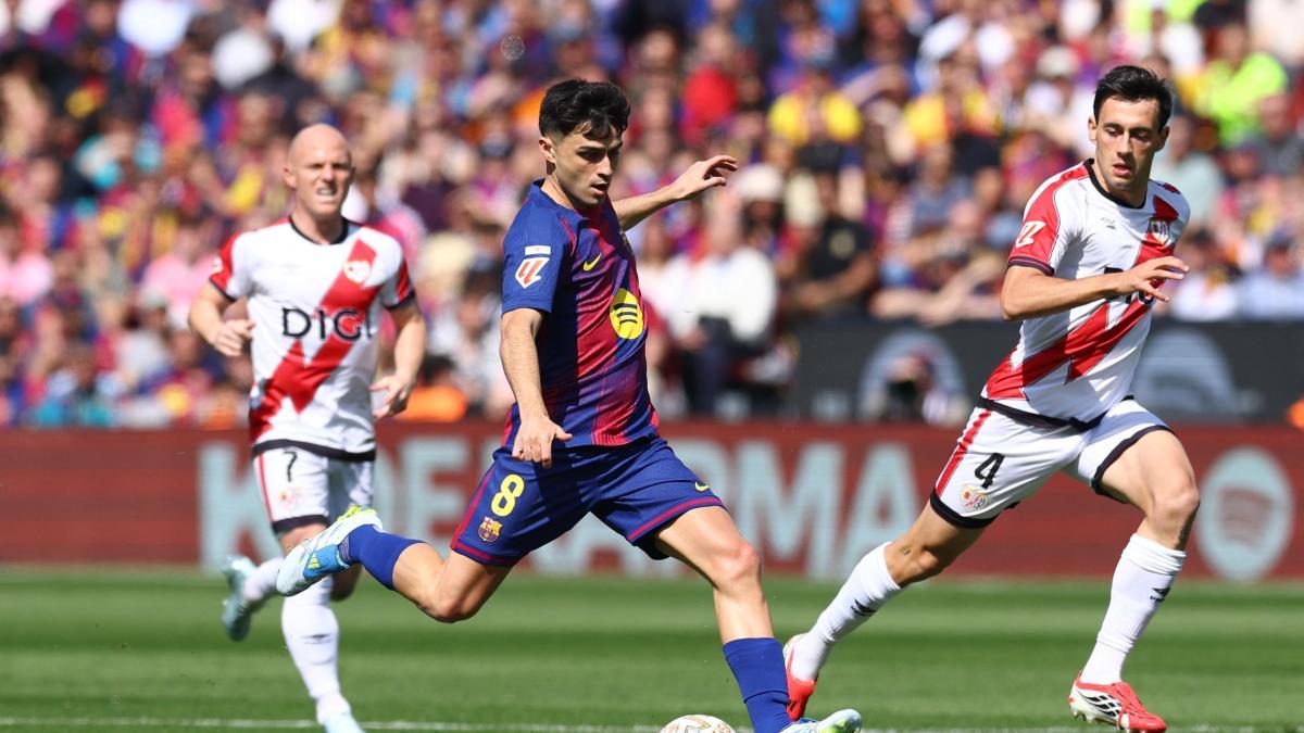 
                          El Barça bajo el sol y los niños, lejos de Rüdiger
                      